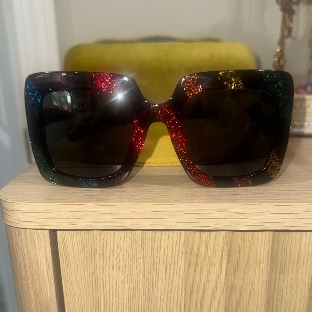 Gucci Acetate oversize  stripe black sunglasses in black  colorway .